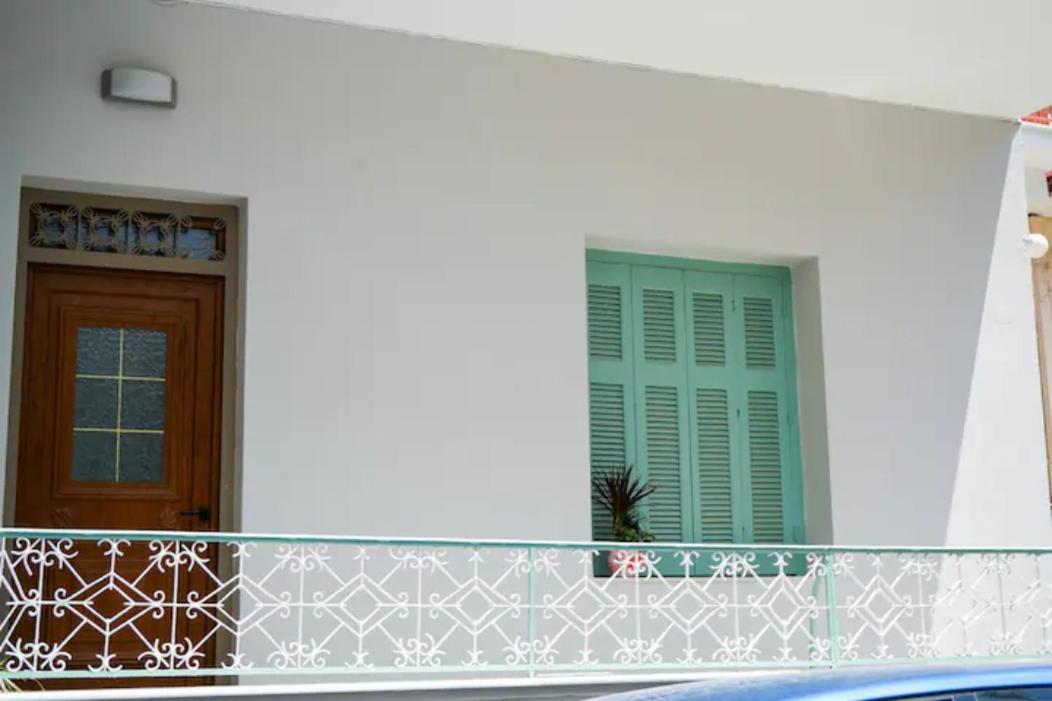 나플리오 Ευχάριστο Σπίτι Στο Κέντρο Της Πόλης Του Ναυπλίου. 아파트 외부 사진