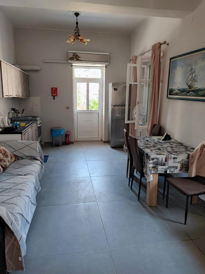나플리오 Ευχάριστο Σπίτι Στο Κέντρο Της Πόλης Του Ναυπλίου. 아파트 외부 사진